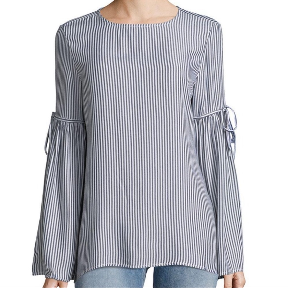 Beachlunchlounge Bell Sleeve Striped Top in Navy/White
